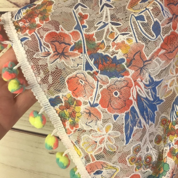 Entro UO Pom Pom Flower Floral Festival Blouse - Picture 3 of 7